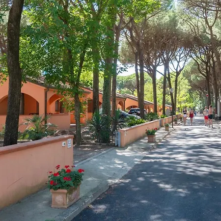 Mare E Pineta Camping 4*