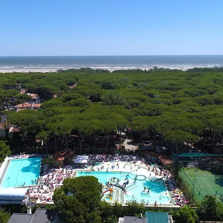 Camping Mare E Pineta 4*