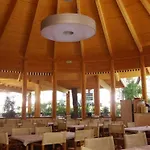 Mare E Pineta キャンプ場 4*